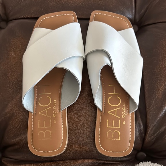 Matisse White Tan Slide Sandals with Crossover Straps - Picture 1 of 6